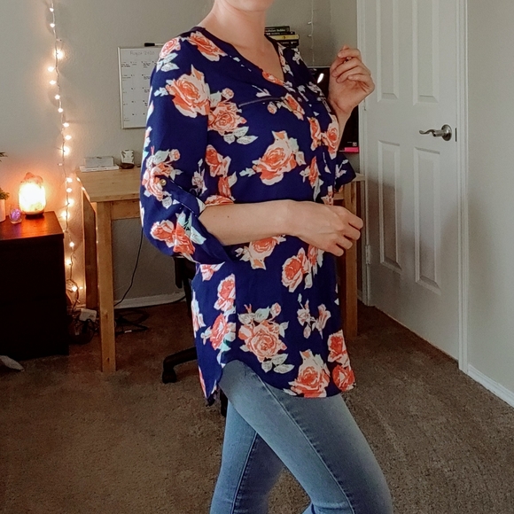 Rue21 Tops - 🍋3/$30🍋Navy peach floral popover shirt